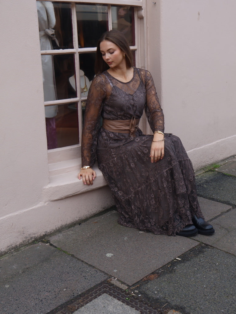 ERIN LACE DRESS - BROWN